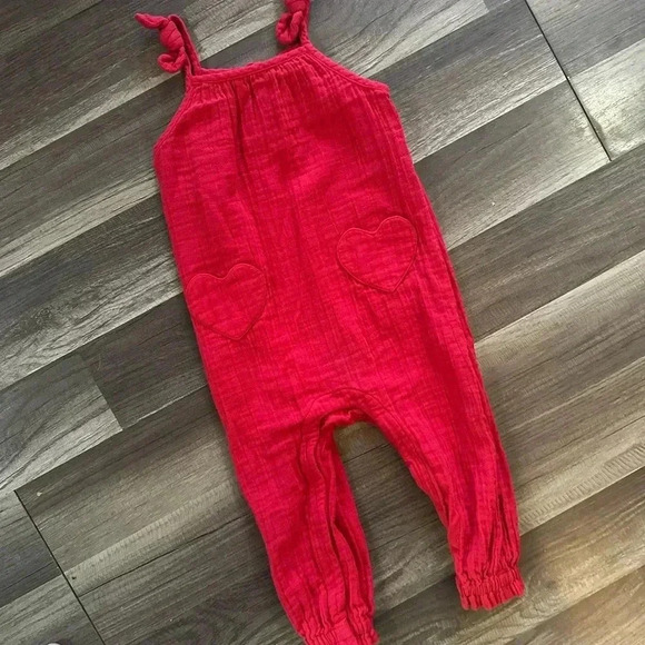 ❤️OLD NAVY - Valentines Day Jumpsuit (18-24 Months) - Picture 2 of 8